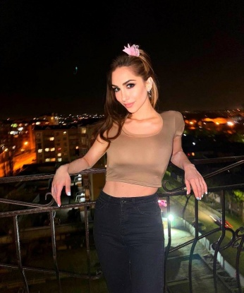 Соблазнительная и неотразимая красотка ждет встречи с тобой. Готова исполнить все тайные желания и подарить море удовольствия. Приглашаю в гости для ярких эмоций и страстных ласк. Позвони мне прямо сейчас! 15656, 23 года